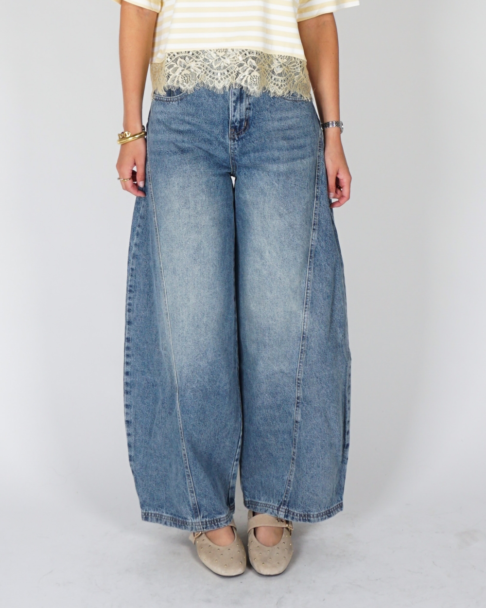 BAGGY JEANS MET SCHUINE NAAD BLAUW