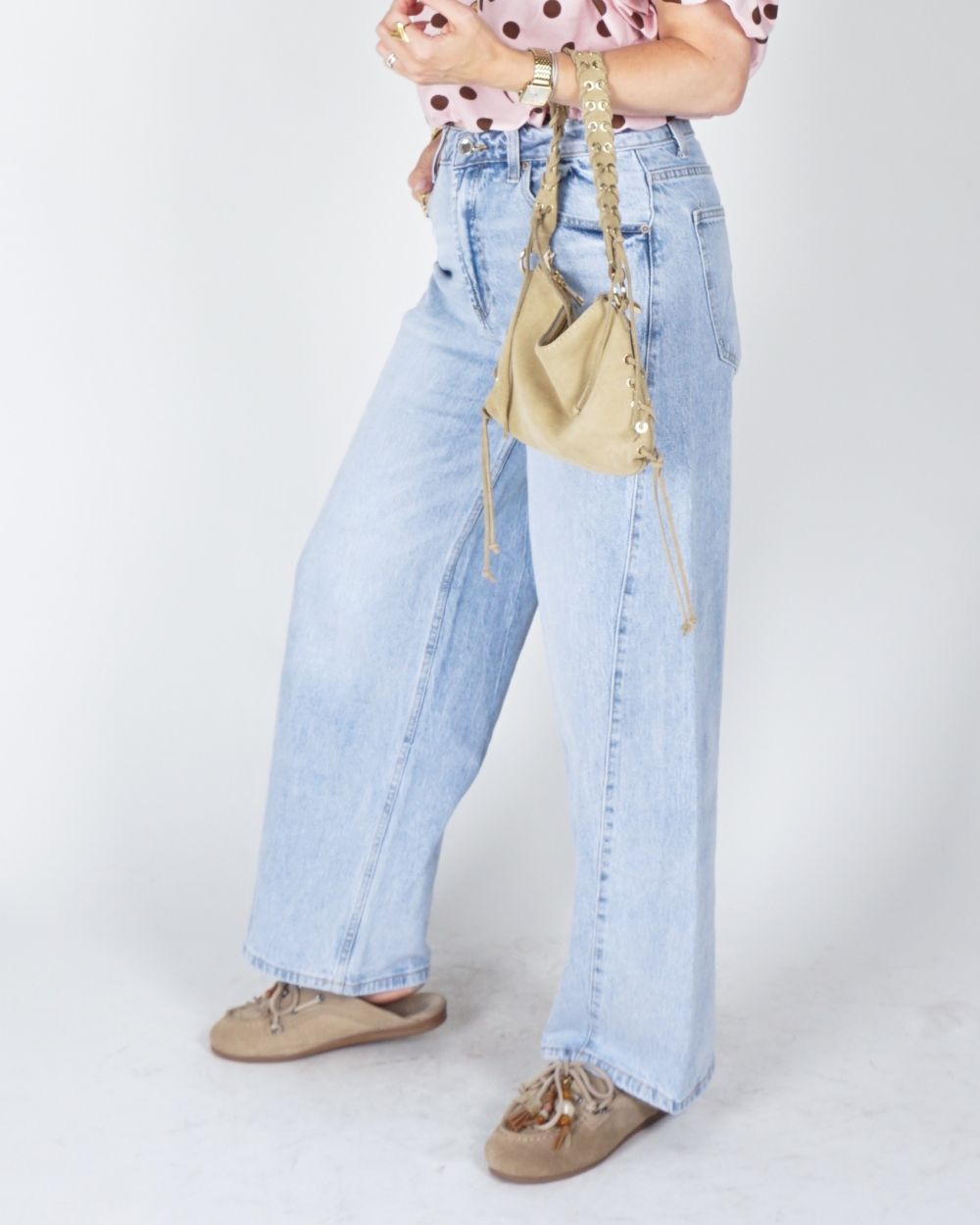 BALLOON JEANS MET NAADDETAIL LICHT BLAUW