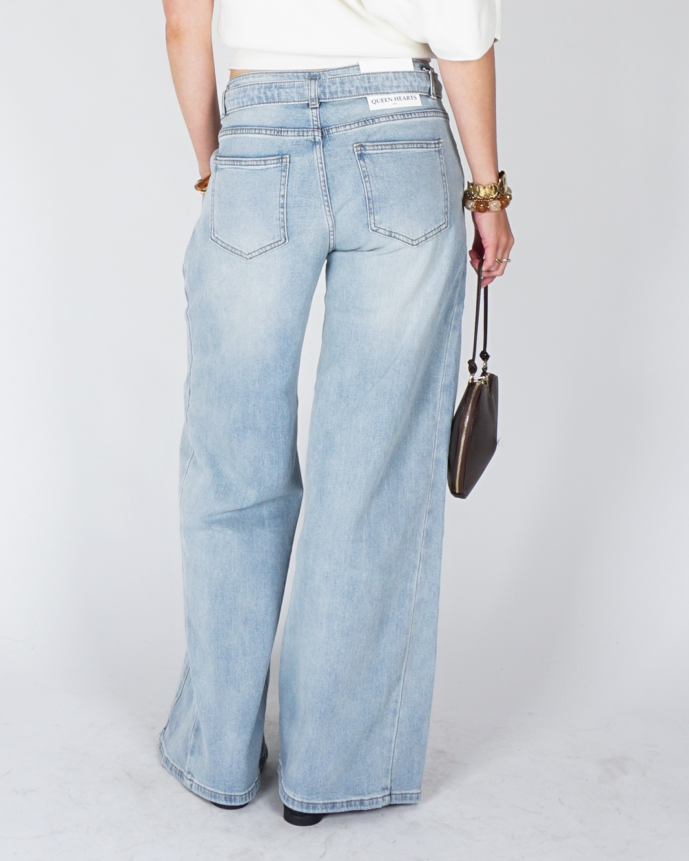 JEANS MET RIEMDETAIL LICHTBLAUW