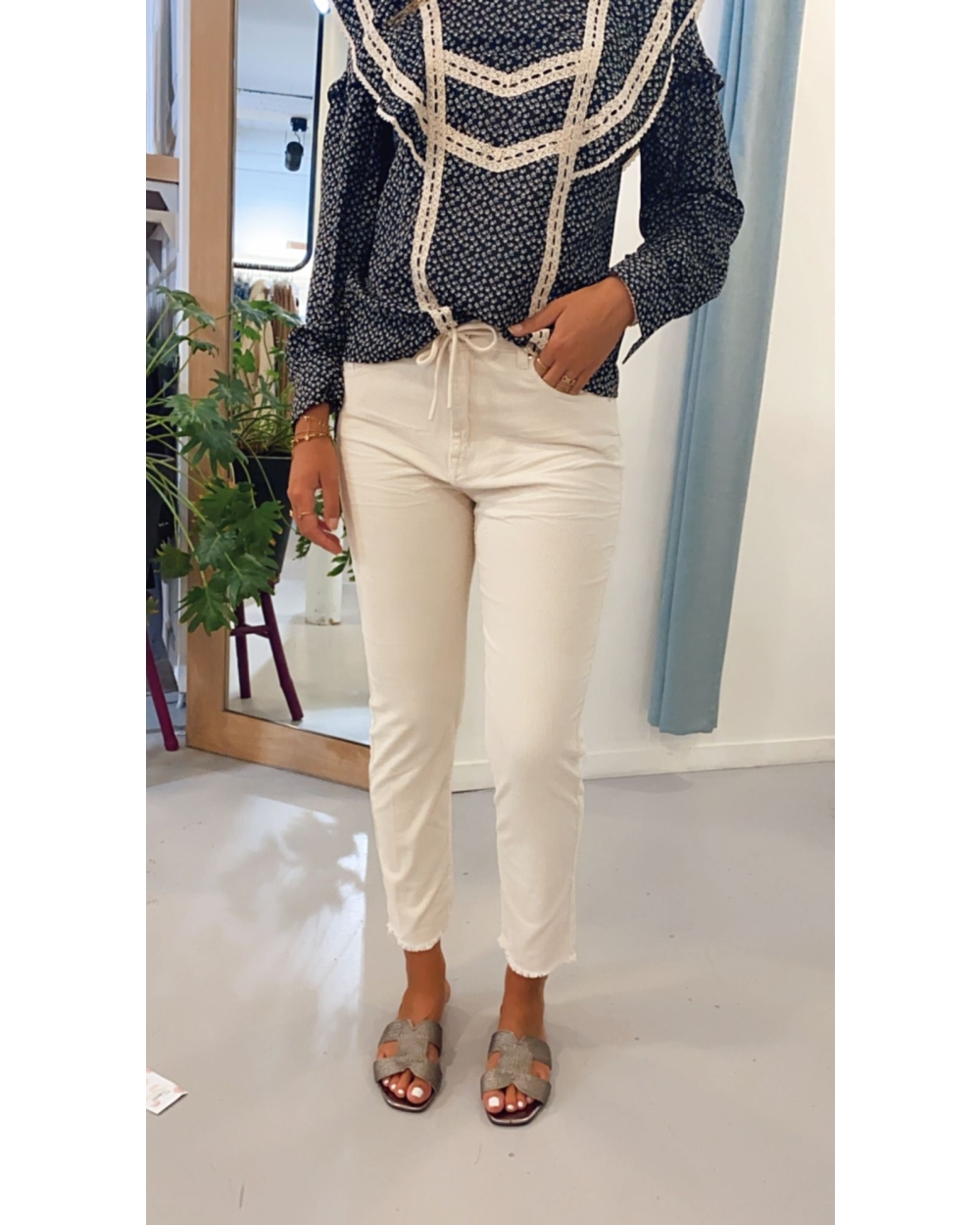 AMBER GEBROKEN WITTE CORDUROY BROEK 