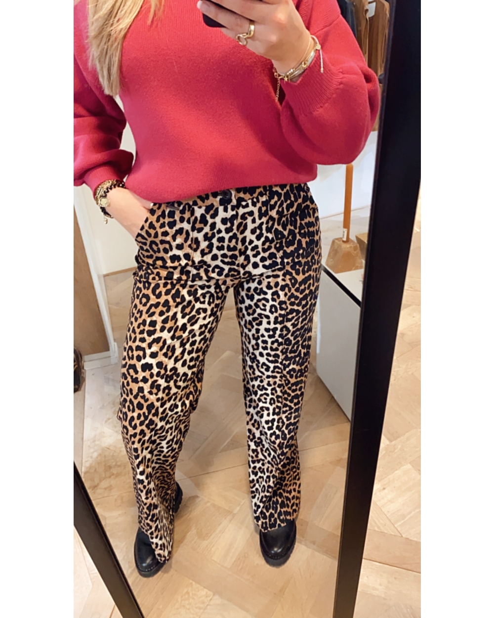 WIJDVALLENDE PANTALON MET PANTERPRINT
