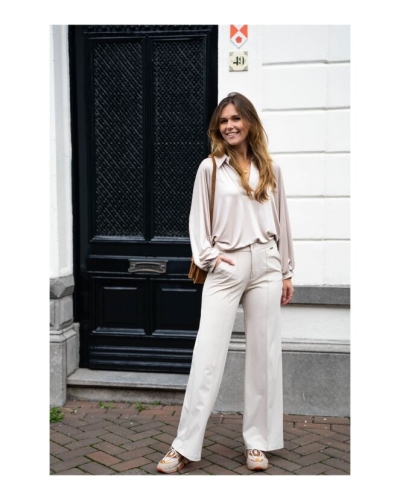 Ambika BEIGE WIJDVALLENDE TRAVEL PANTALON LOUELLA