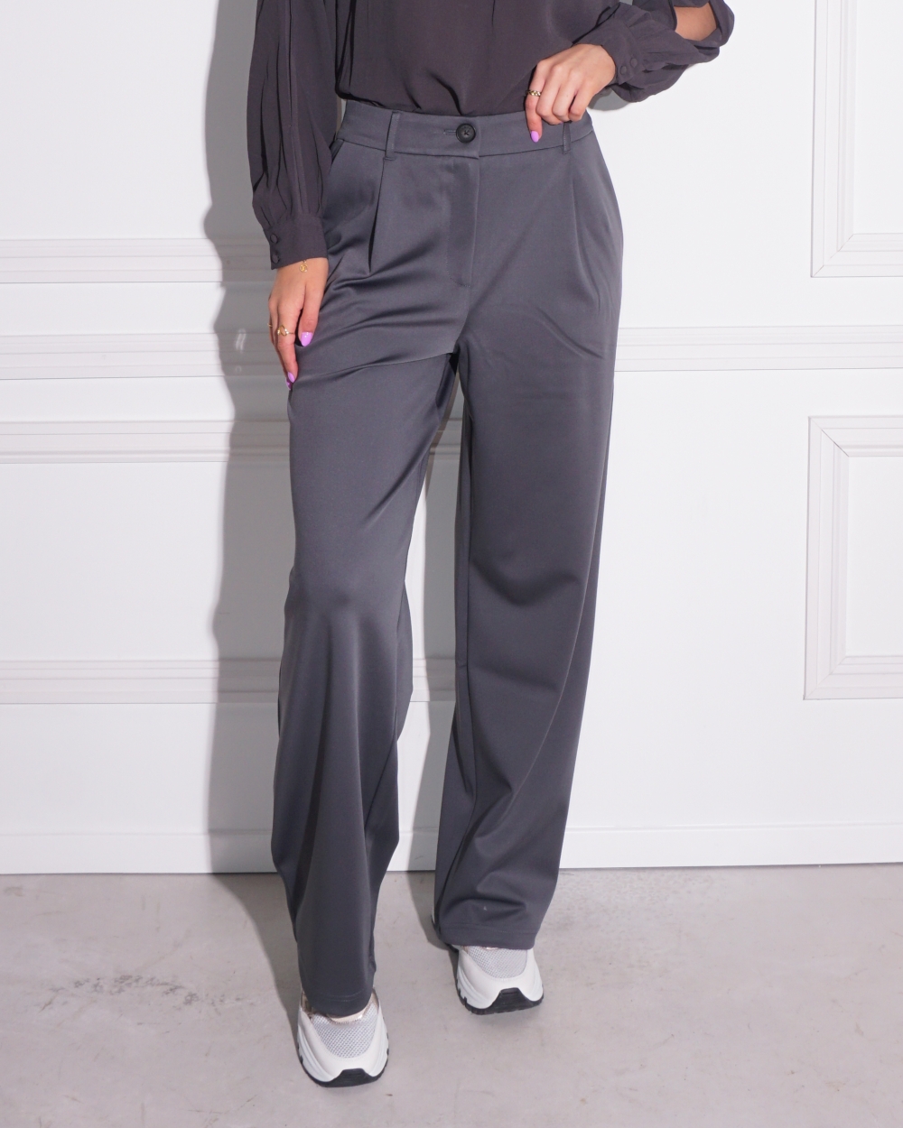 JERSEY BROEK WIJDE PIJP GEPLOOIDE DETAILS ANTRACIET