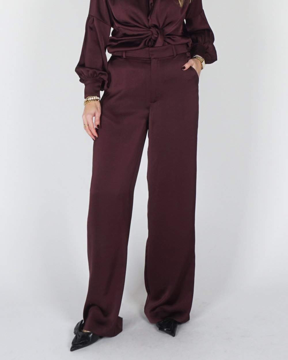 PANTALON EMMETT SATIJN BURGUNDY 
