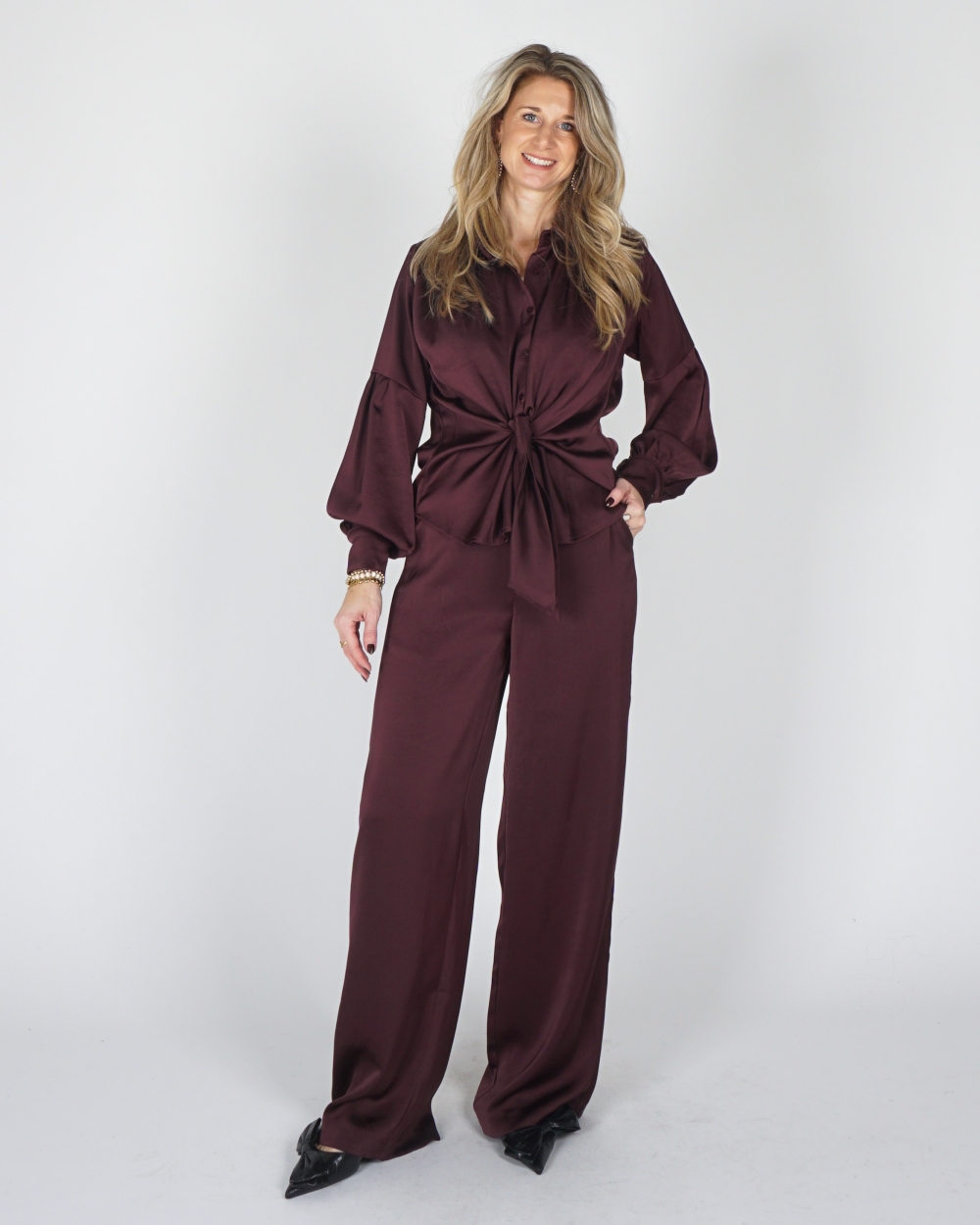 PANTALON EMMETT SATIJN BURGUNDY 