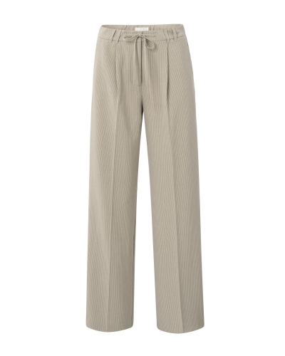BROEK MET KRIJTSTREEP EN WIJDE PIJPEN