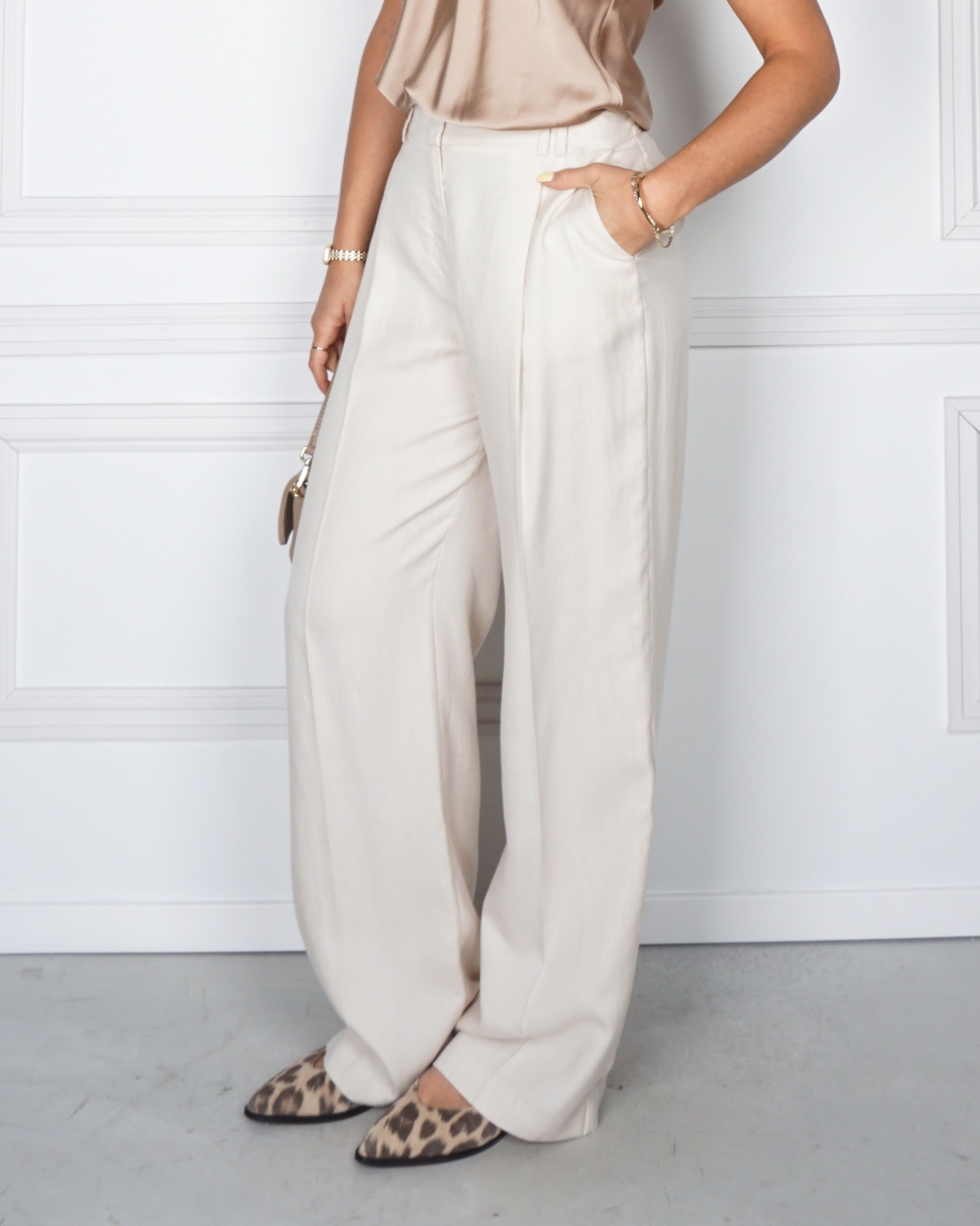 BROEK LINNENMIX MET WIJDE PIJPEN WIT