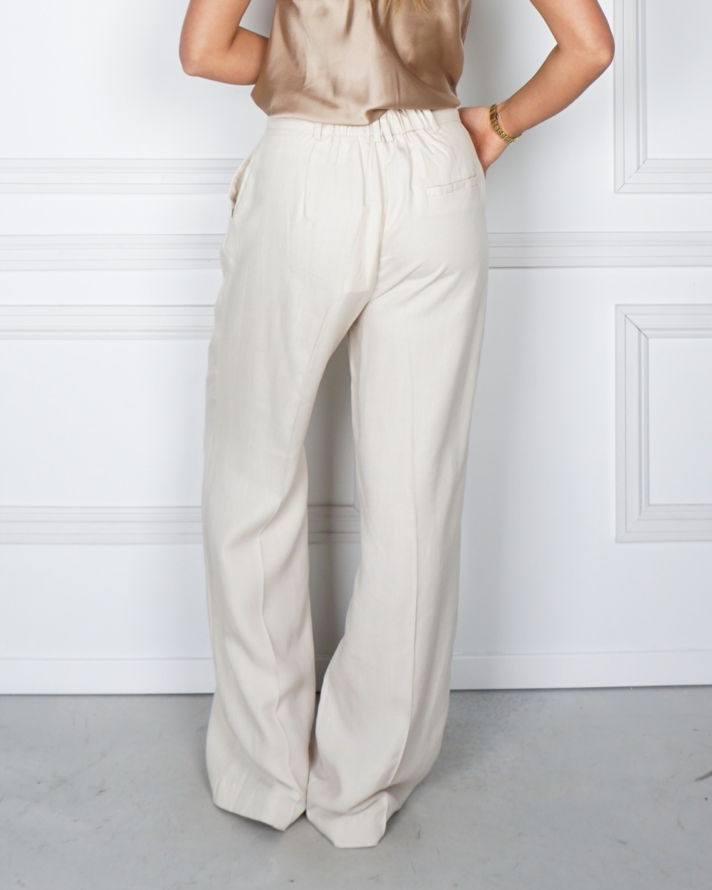 BROEK LINNENMIX MET WIJDE PIJPEN WIT