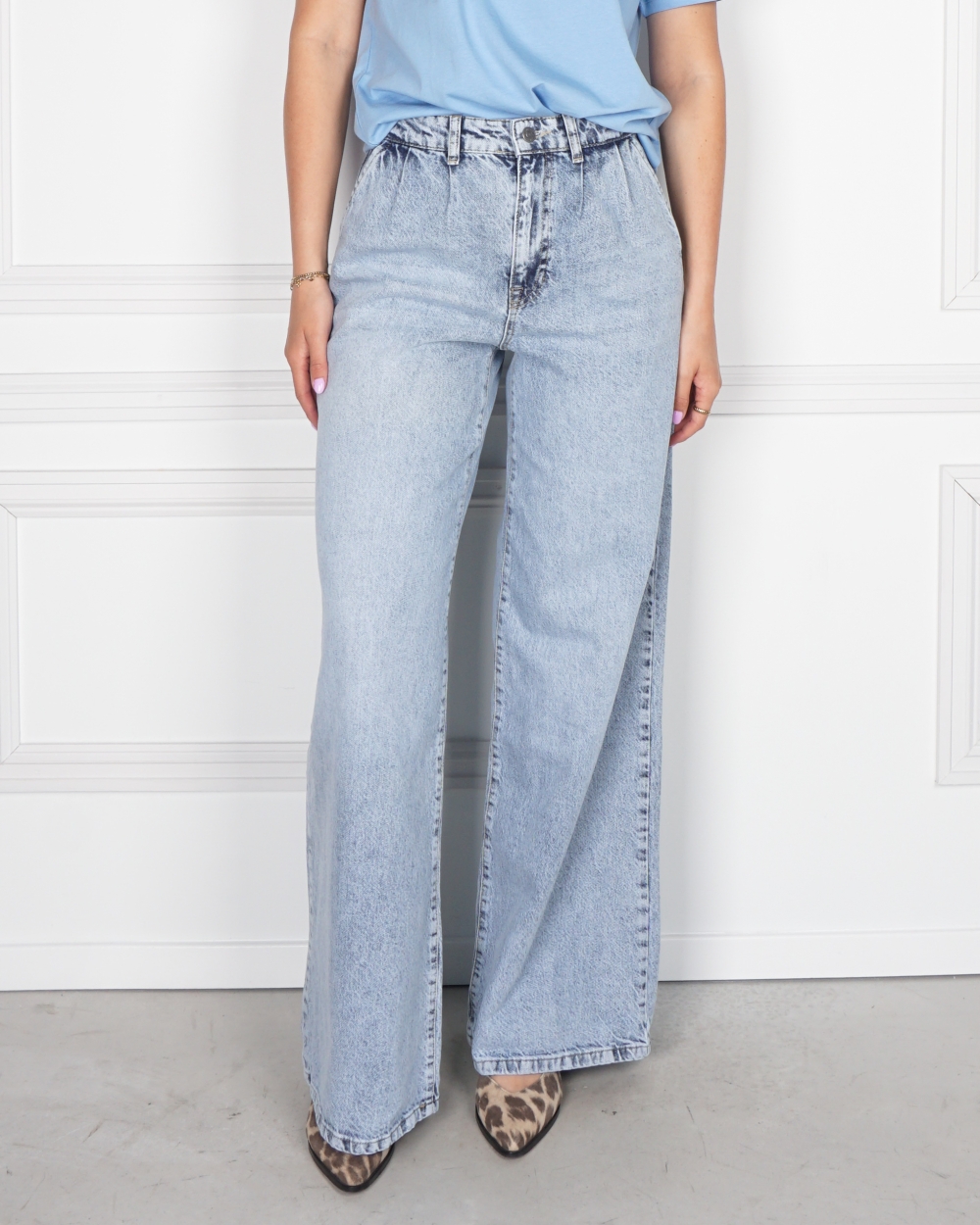 WIDE LEG JEANS MET PLOOIEN
