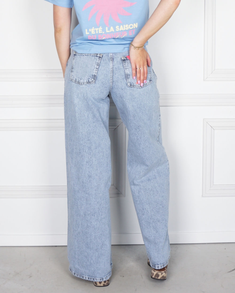 WIDE LEG JEANS MET PLOOIEN