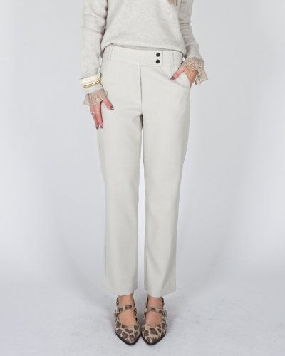 BROEK MET SCHUINE KNOPEN BEIGE