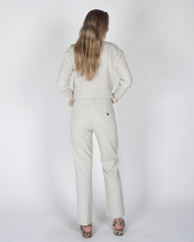 BROEK MET SCHUINE KNOPEN BEIGE