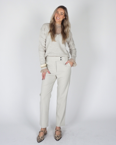 BROEK MET SCHUINE KNOPEN BEIGE