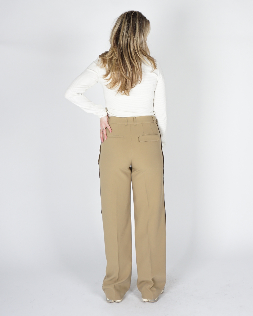 GEWEVEN BROEK MET WIJDE PIJPEN KHAKI