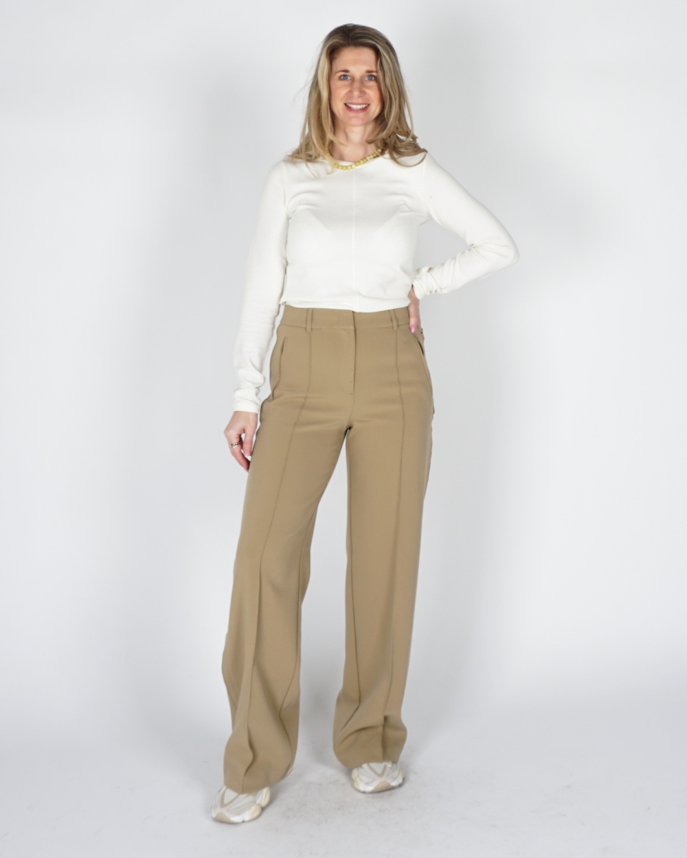 GEWEVEN BROEK MET WIJDE PIJPEN KHAKI