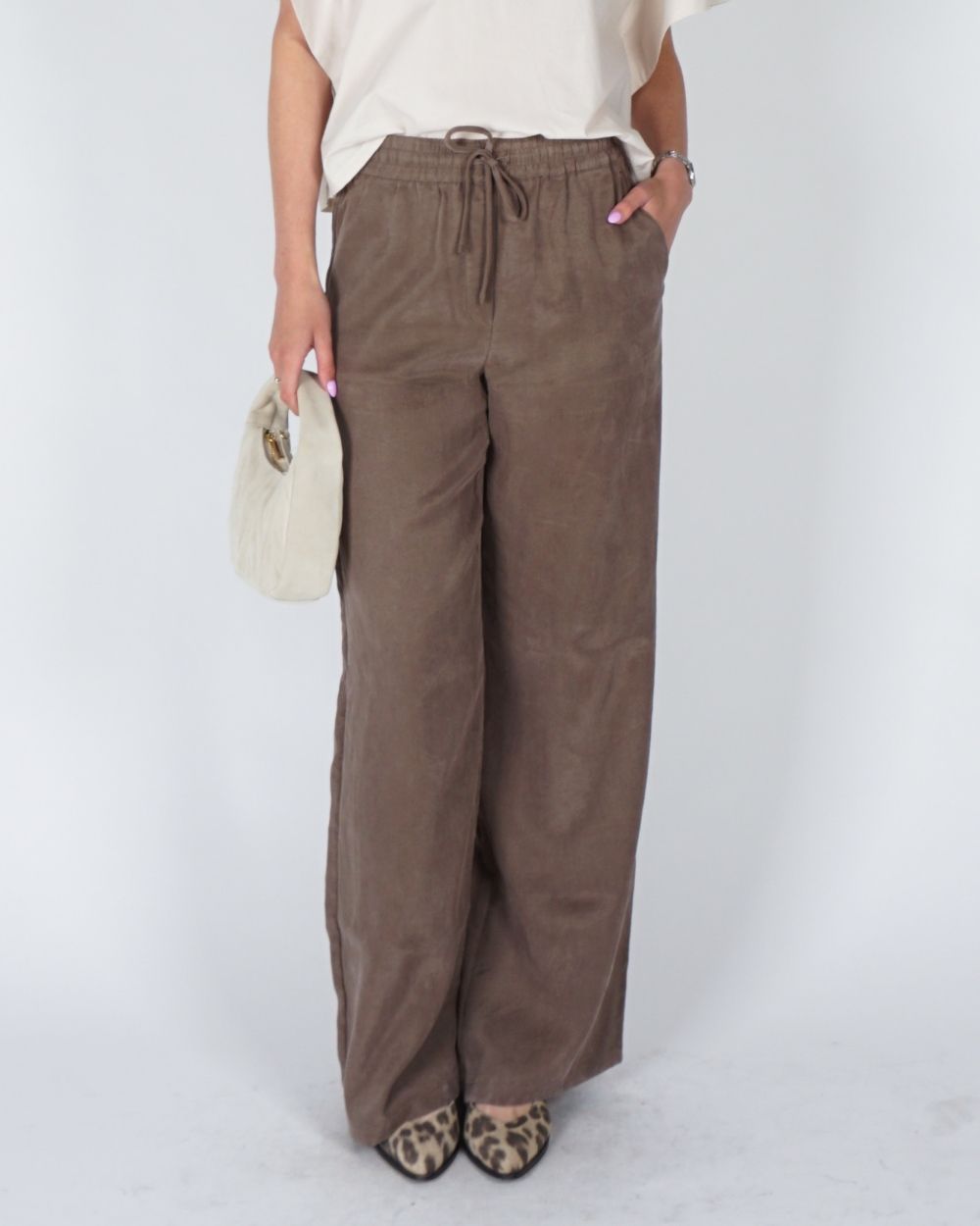 GEWEVEN BROEK MET WIJDE PIJPEN TAUPE