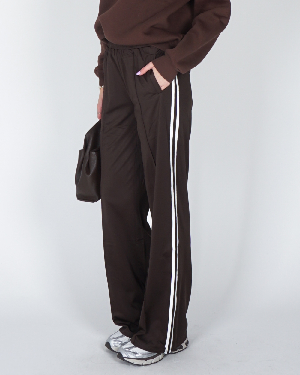 BRUINE WIJDE JOGGER BROEK MET STREPEN