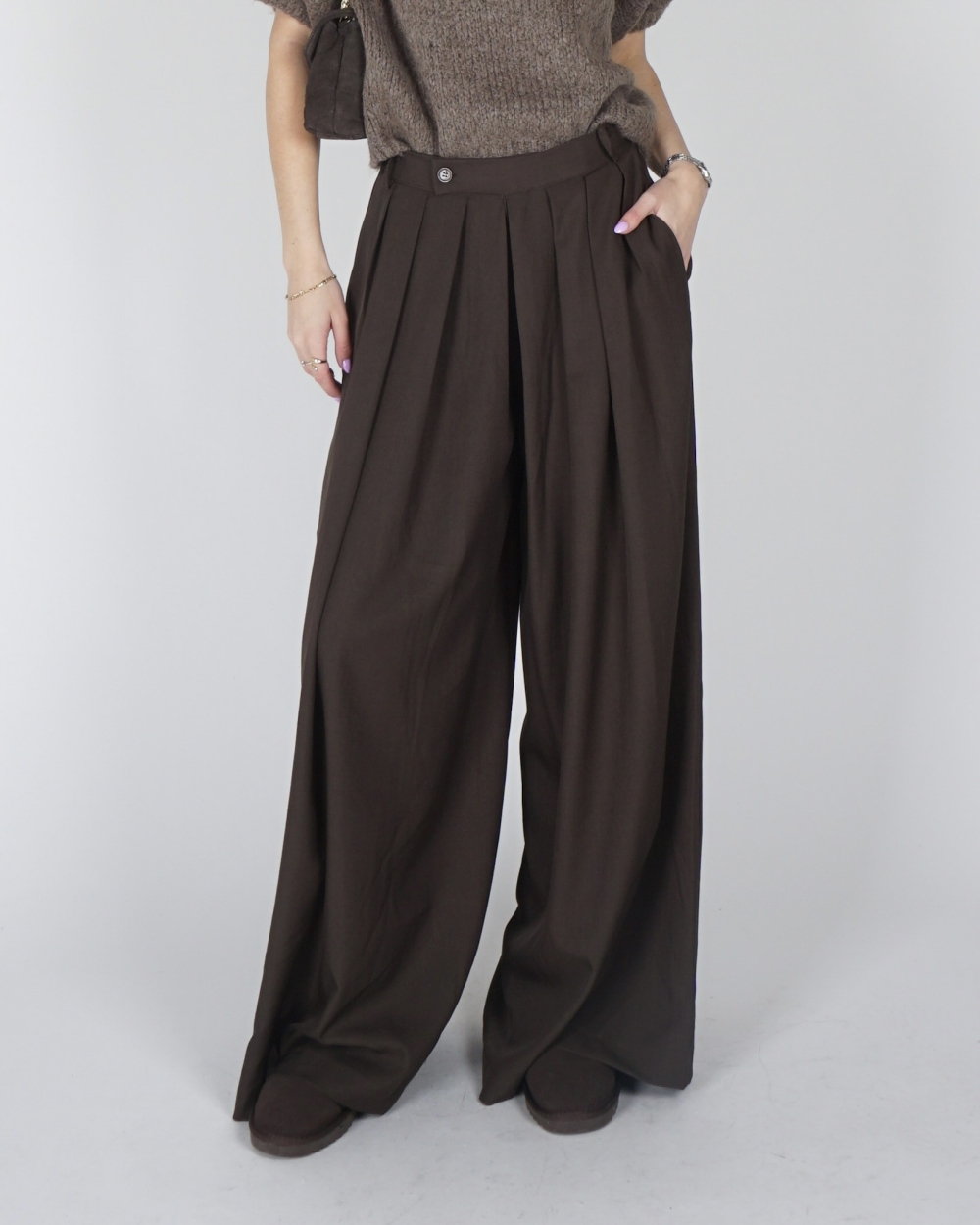 PANTALON MET PLOOIEN BRUIN