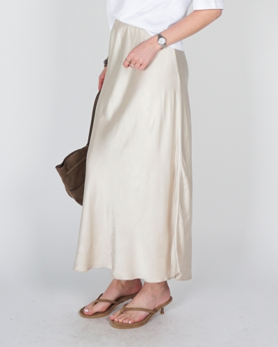 LANGE SATIJNEN ROK BEIGE