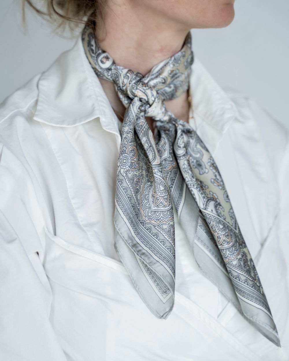 PAISLEY SJAALTJE GRIJS