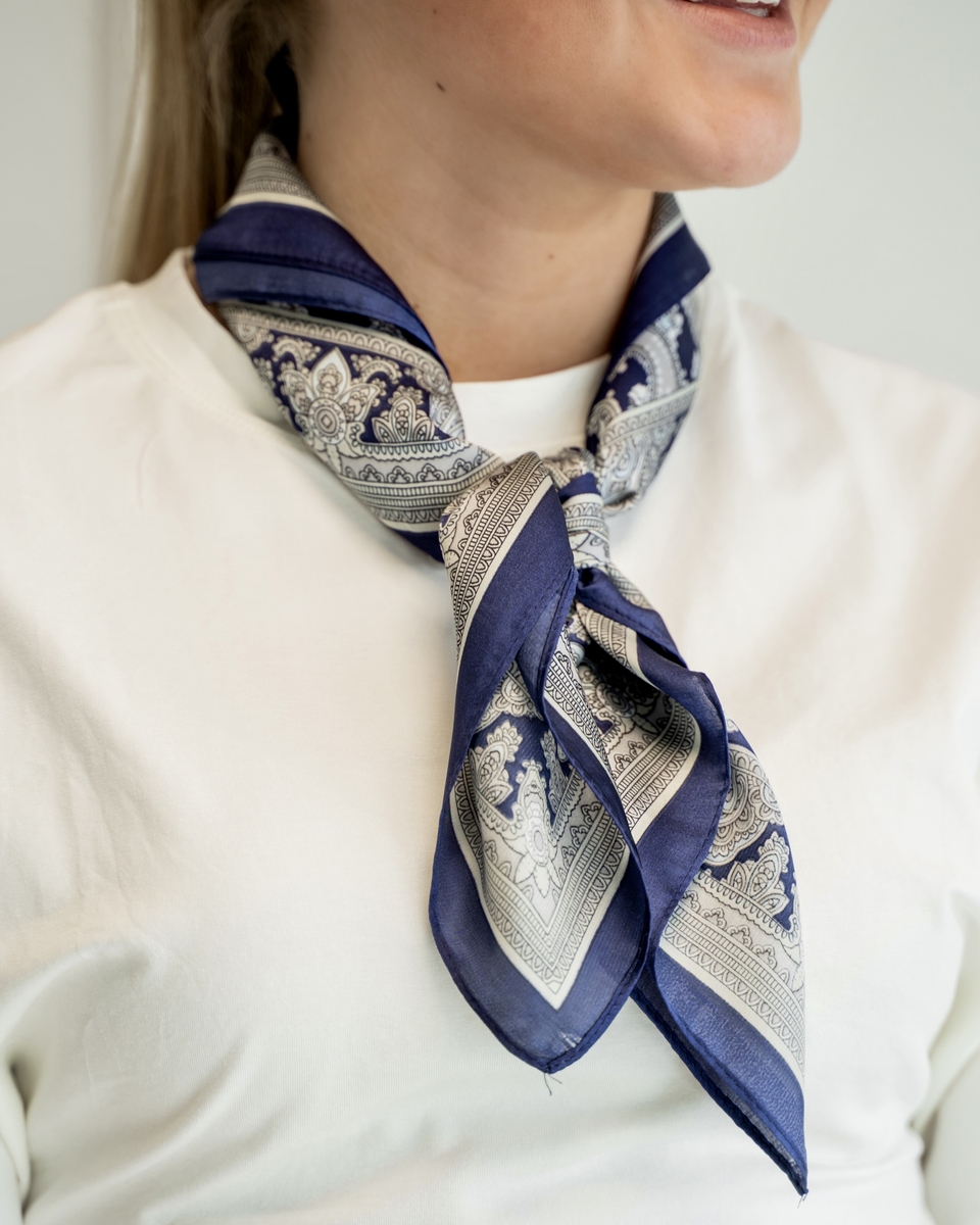 SATIJNEN SJAALTJE DONKER BLAUW