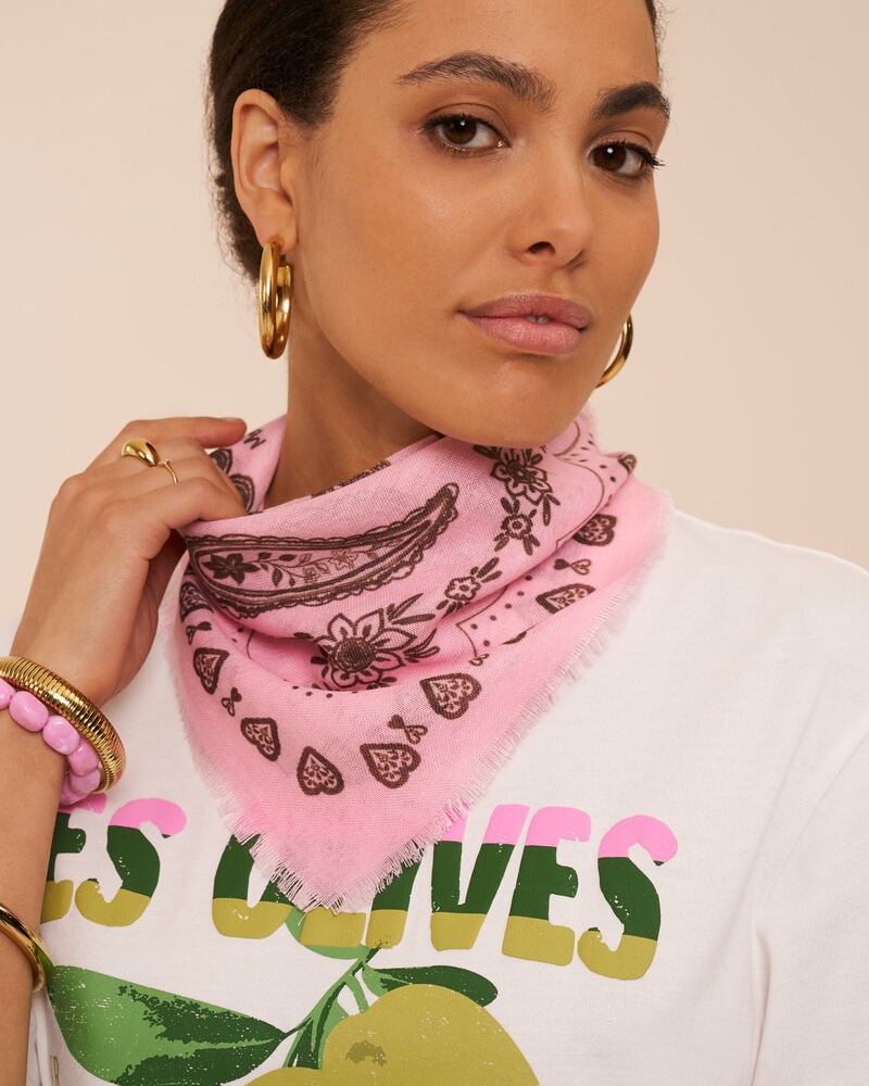 LICHT ROZE SJAAL MET BRUINE PAISLEY PRINT