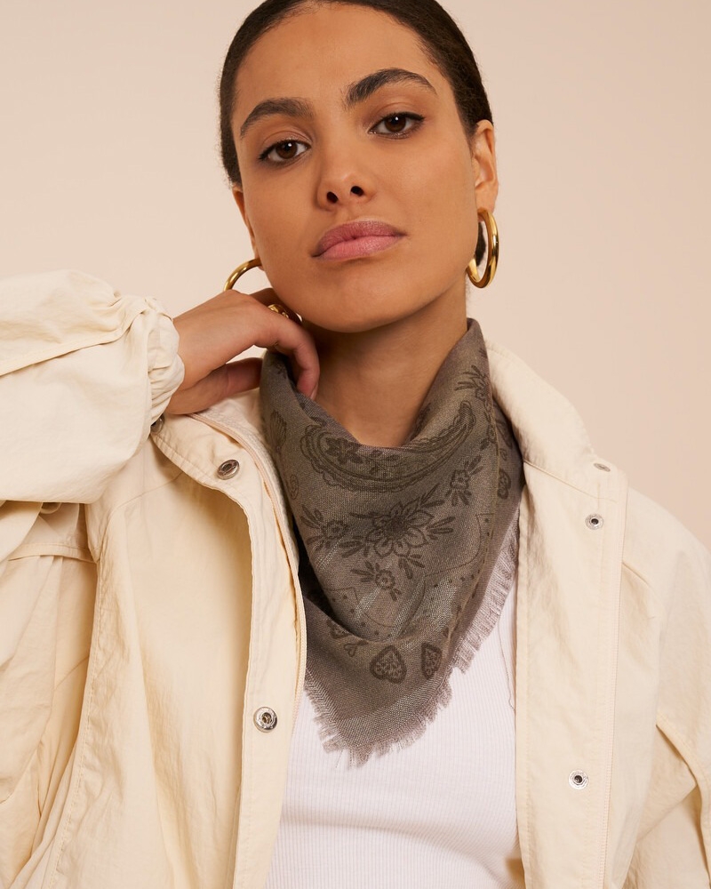LEGERGROENE SJAAL MET BRUINE PAISLEY PRINT