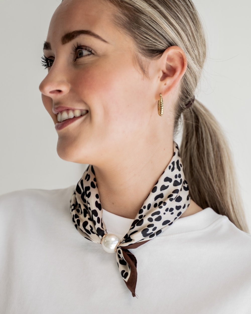 SJAALTJE MET MAGNEETSLUITING LEOPARD BRUIN