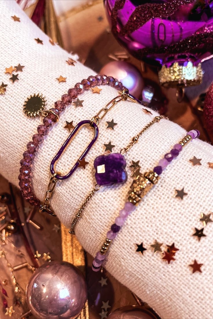 ARMBAND MET PAARSE KLAVER