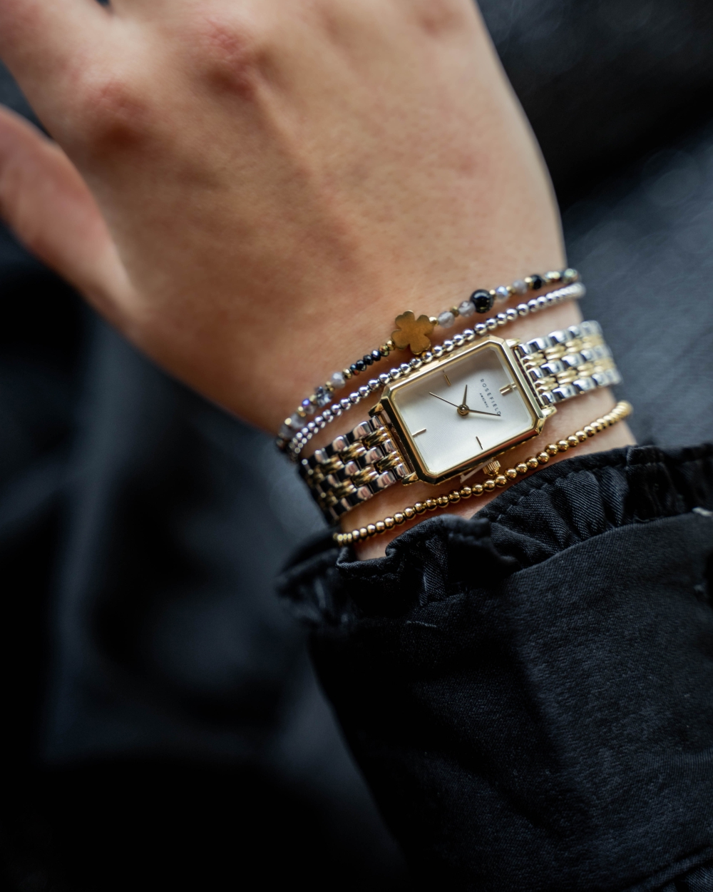 ARMBAND SMALL BEADS GOUD