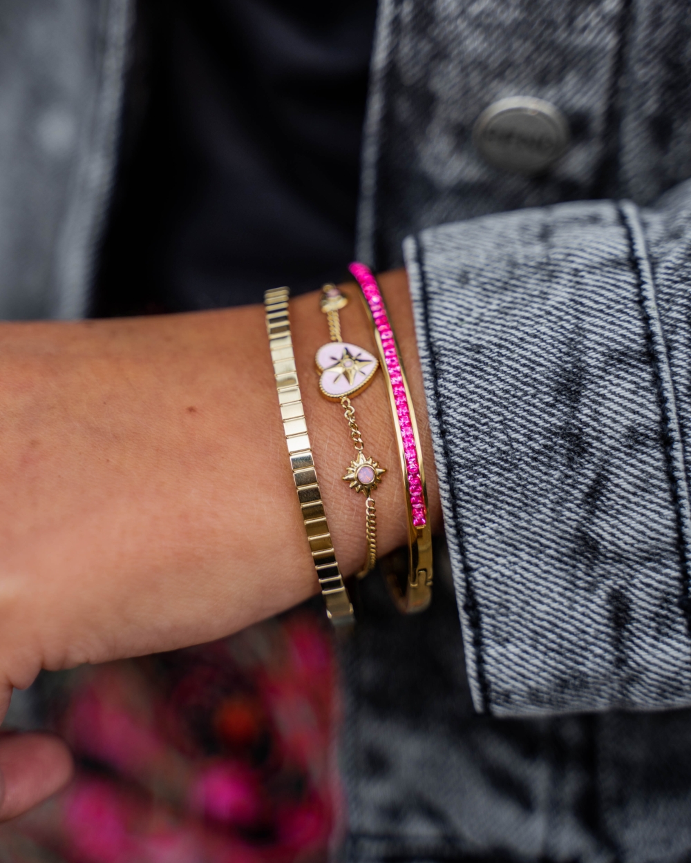 SLAVENARMBAND MET STREEPJES GOUD