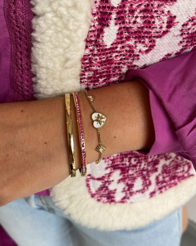 SLAVENARMBAND MET ROZE STEENTJES