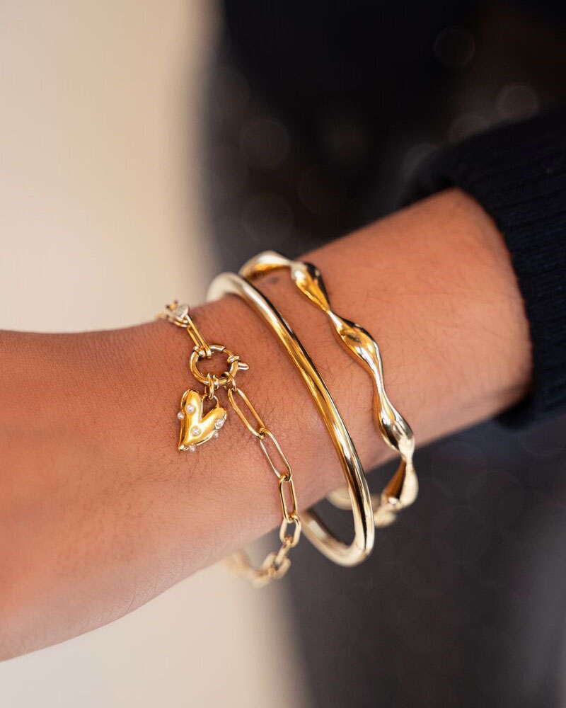 ARMBAND MET GROOT HART EN PARELS GOUD