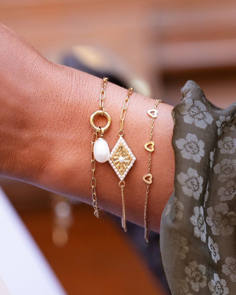 ARMBAND MET KLEINE HARTJES GOUD