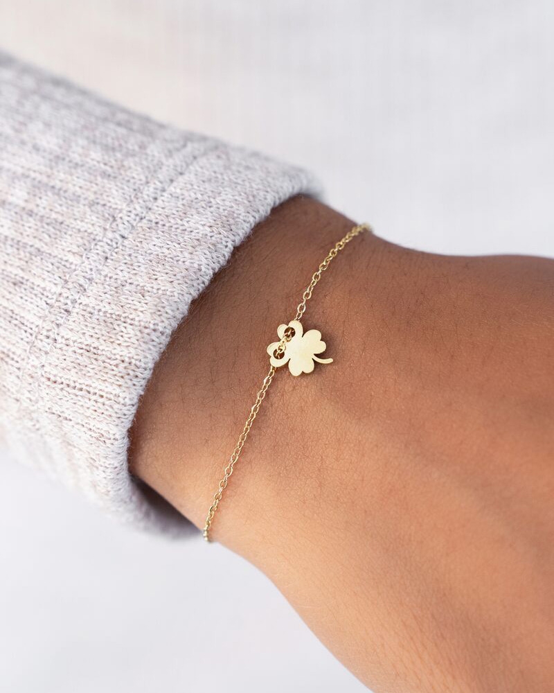 ARMBAND MET KLAVERTJE GOUD