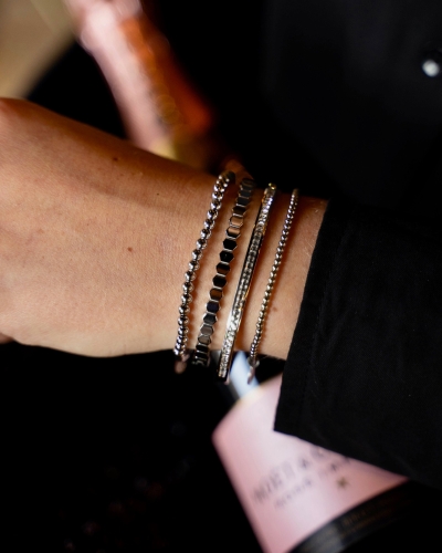 SLAVENARMBAND WITTE STEENTJES ZILVER