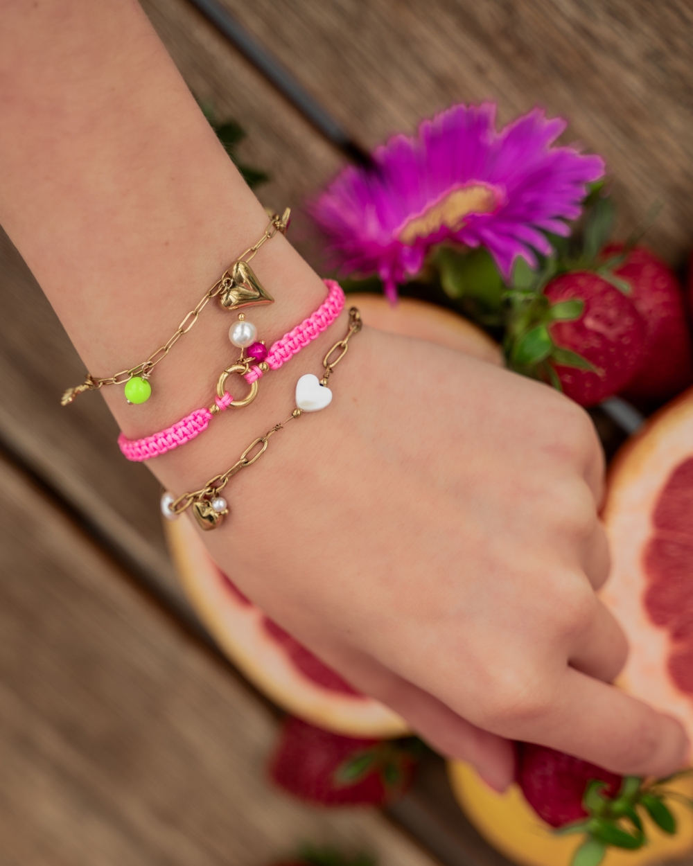 BEDELARMBAND COLOURFUL BALLS GOUD