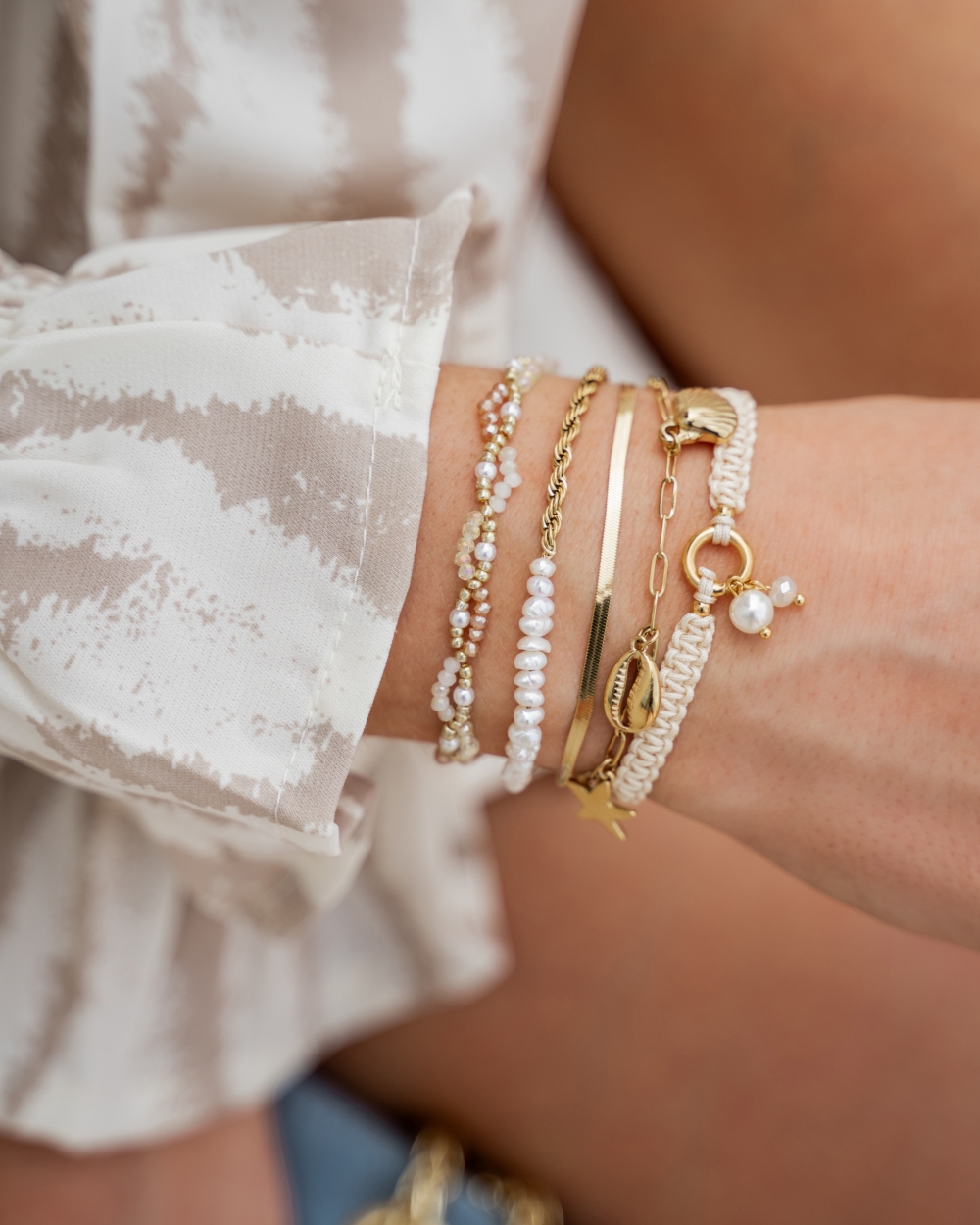ARMBAND MET ZEEBEDELS GOUD