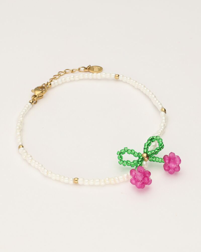 WITTE KRALEN ARMBAND MET KERS GOUD