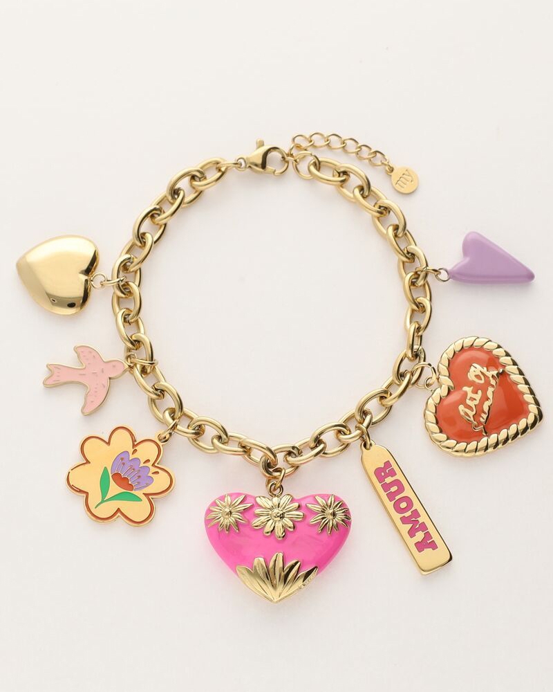 ART ARMBAND MET VERSCHILLENDE BEDELS GOUD