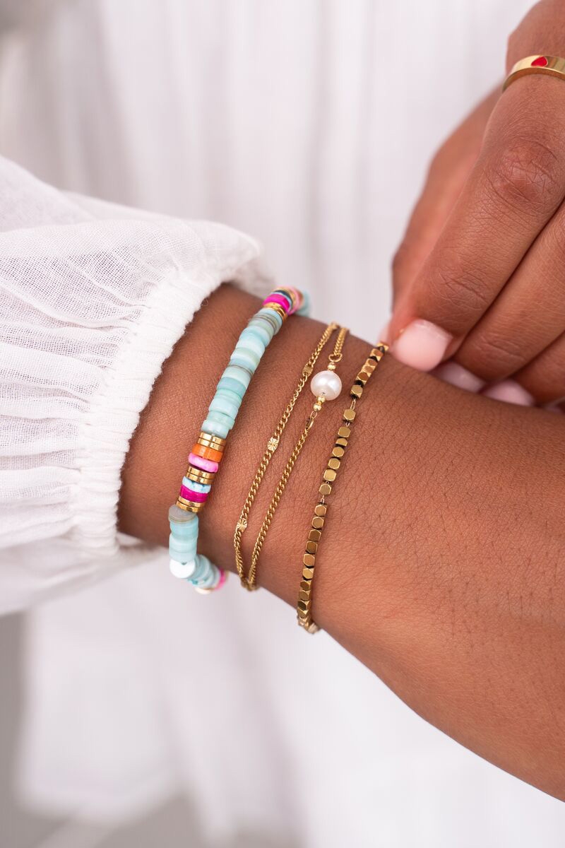 ARMBAND VIERKANTE KRALEN GOUD
