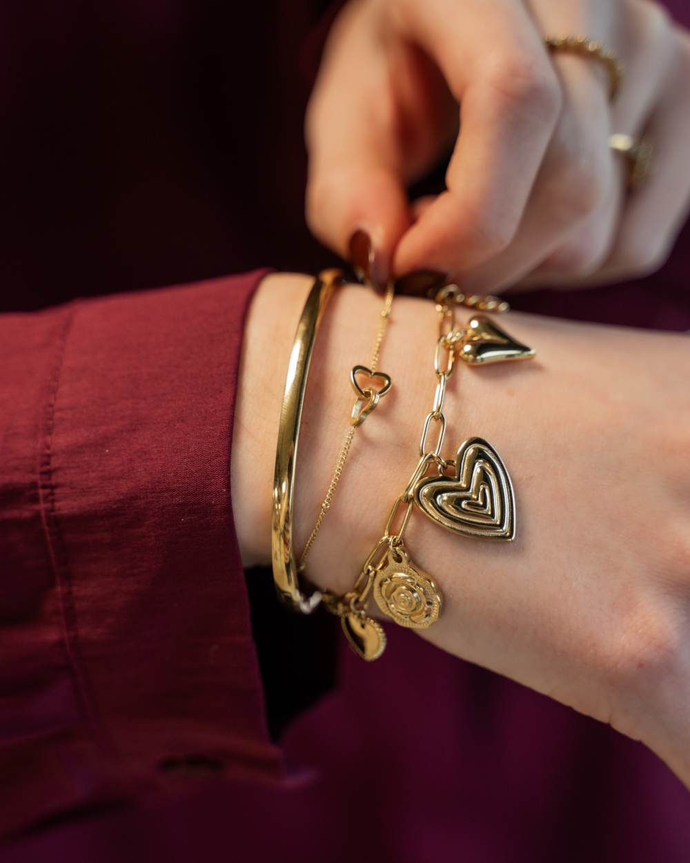 ARMBAND TWEE HARTJES GOUD