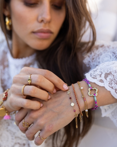 DRIEDUBBELE ARMBAND MET ROZE KRALEN EN ZOETWATERPARELS