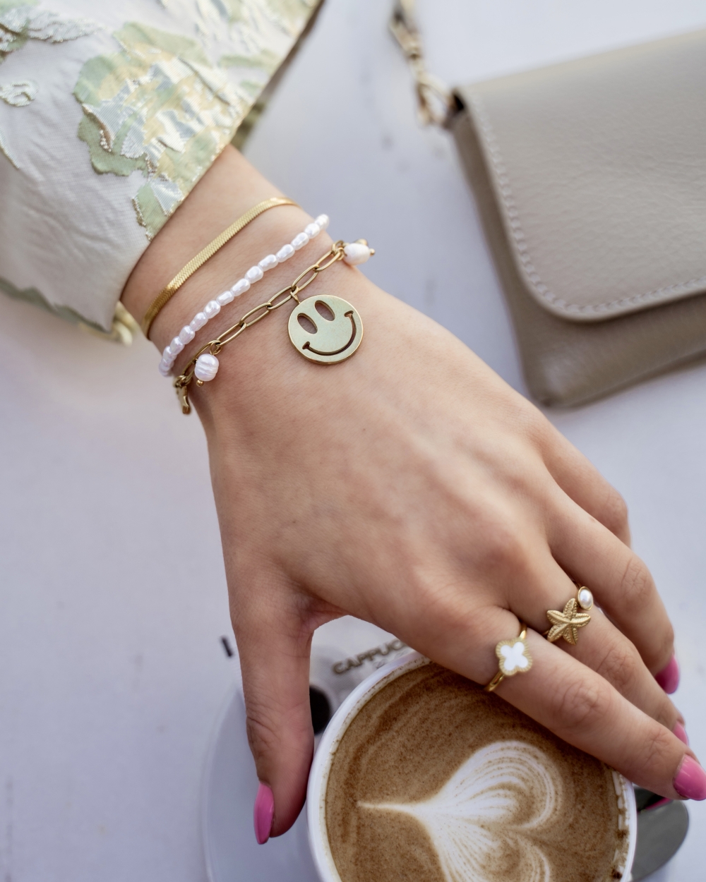 BEDELARMBAND SMILEY GOUD
