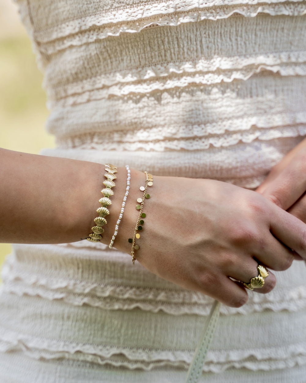 BANGLE SCHELPEN SMALL GOUD
