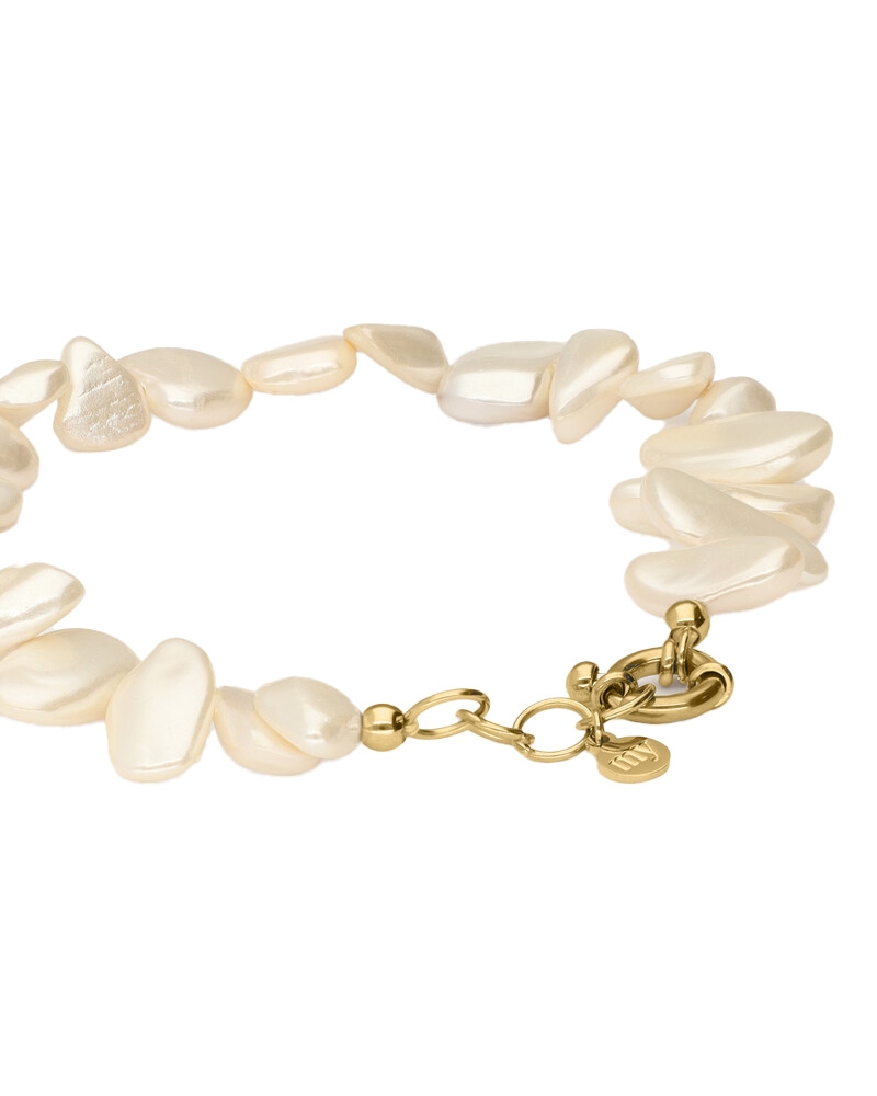ARMBAND MET PLATTE IMITATIEPARELS GOUD