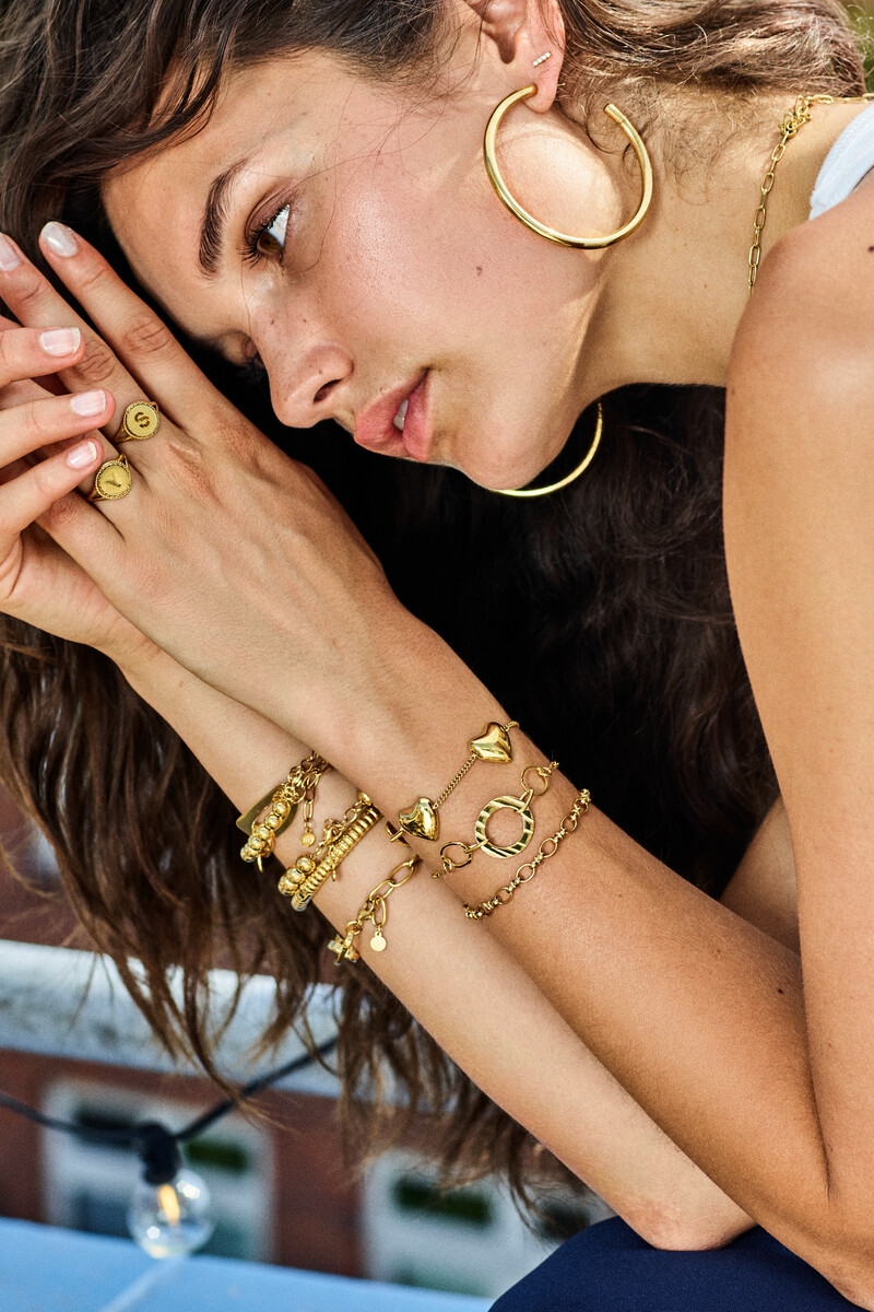 BOLD ARMBAND MET DRIE HARTJES