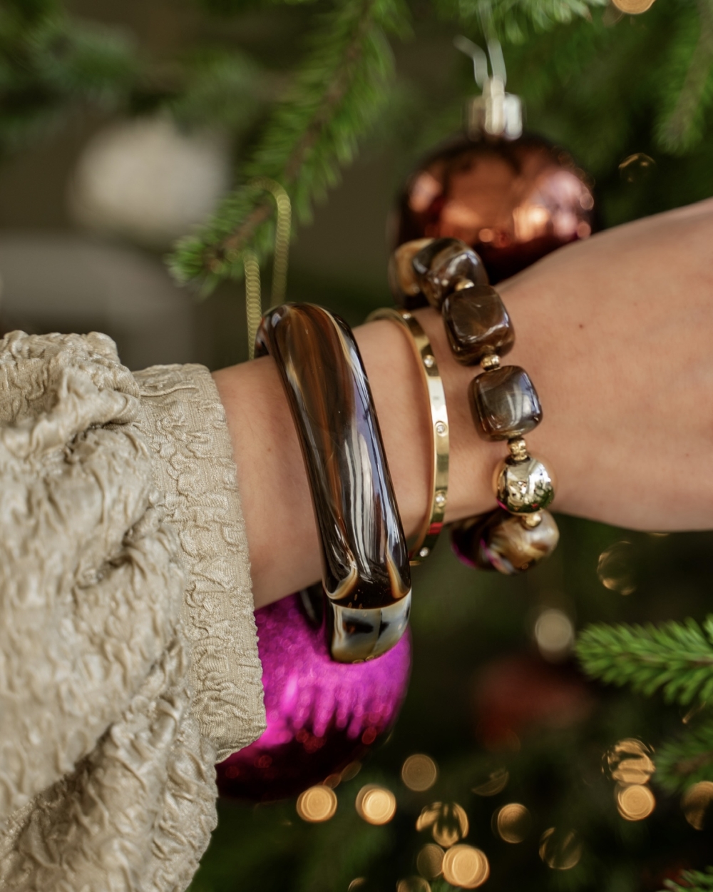 RESIN BANGLE DONKERBRUIN
