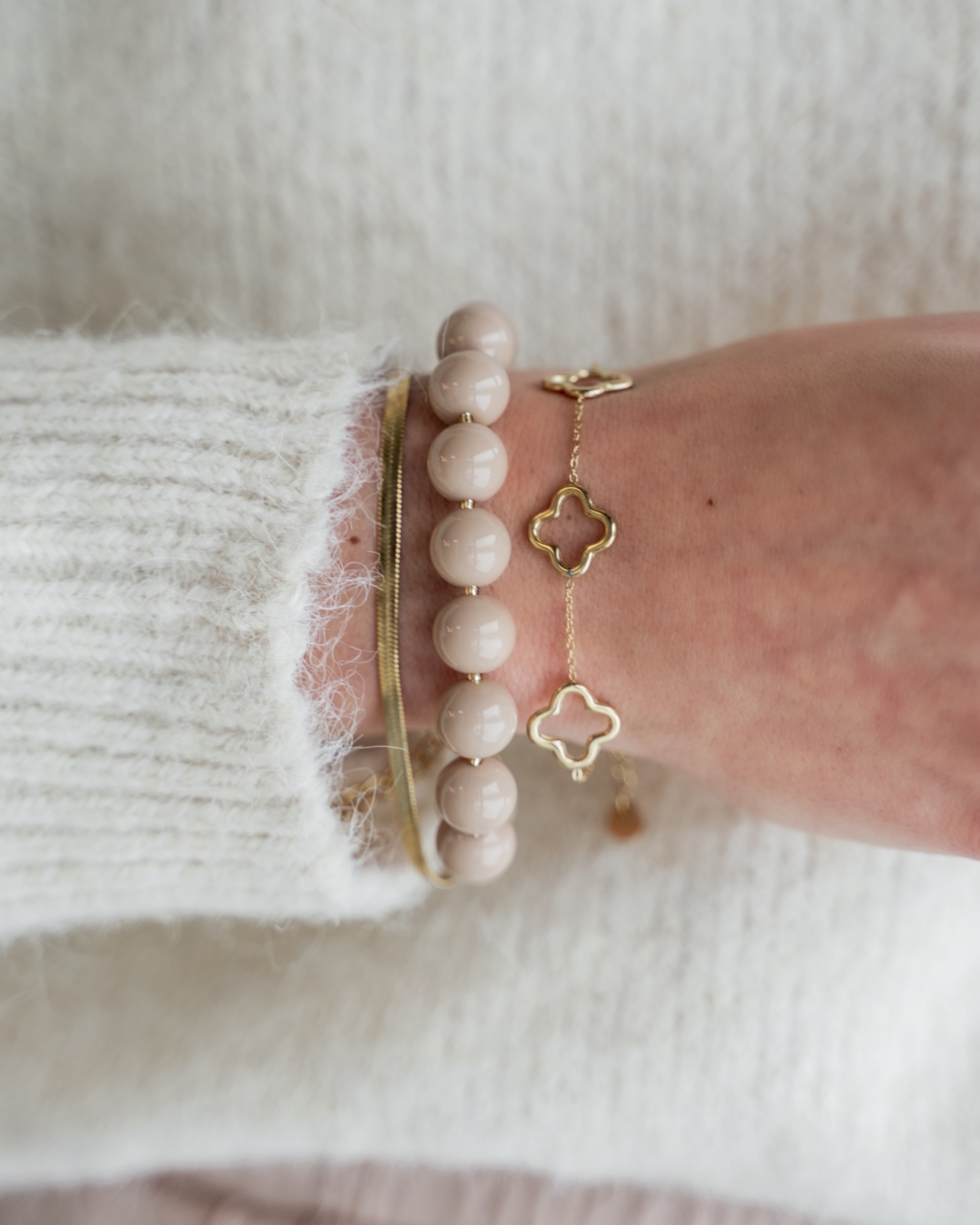 ARMBAND 3 OPEN KLAVERS GOUD