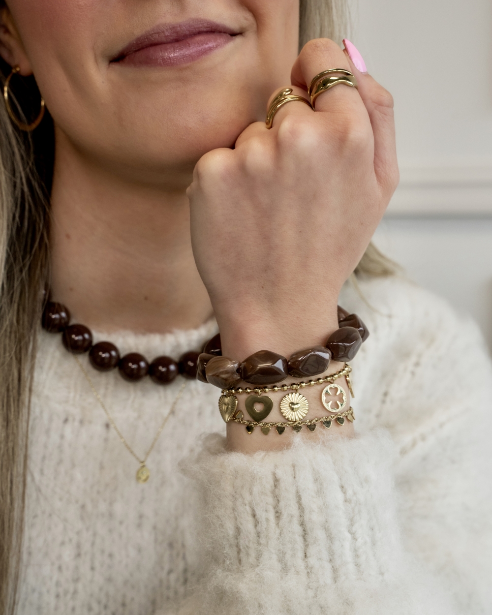 GEDRAAIDE ARMBAND MET HARTJES GOUD